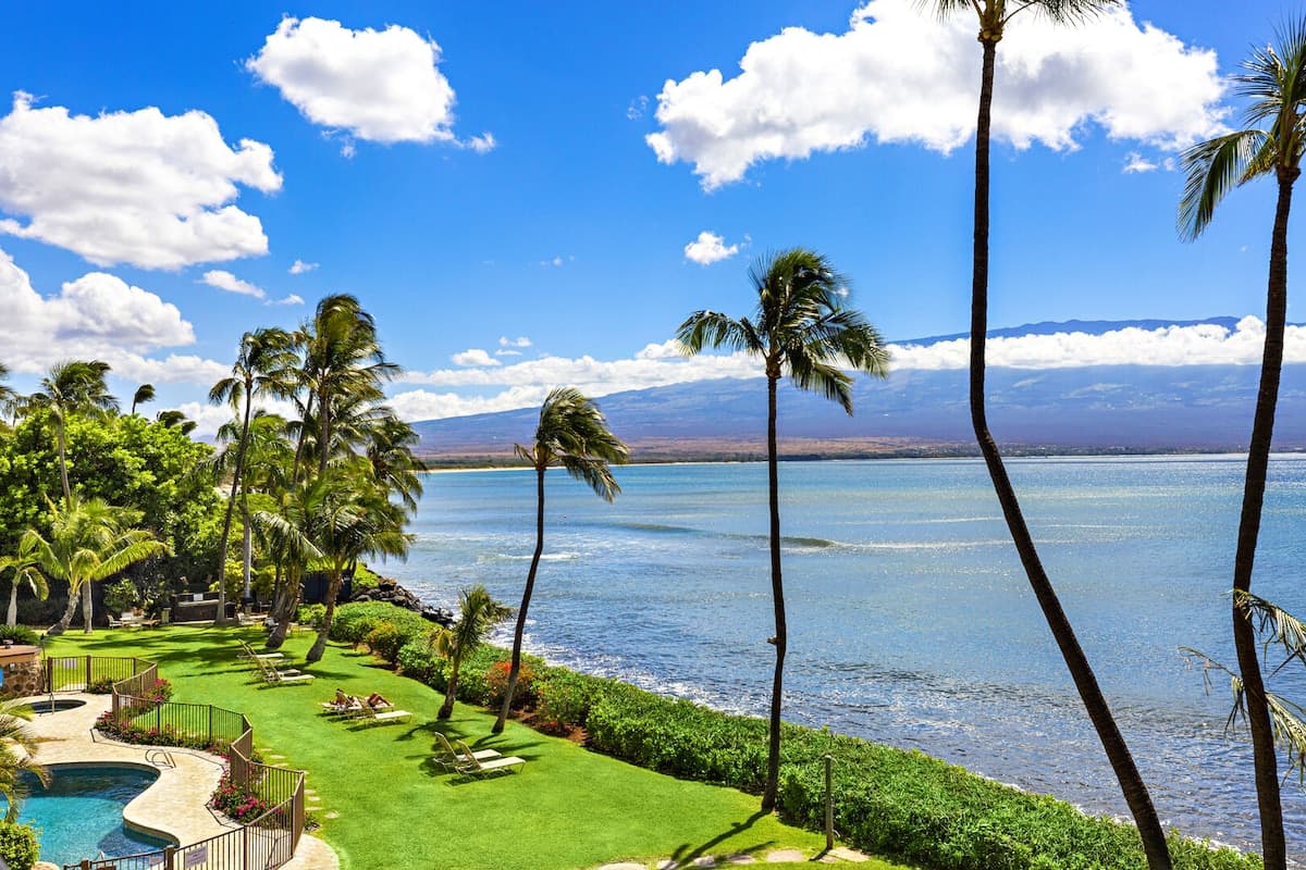 Condo in Wailuku · ★4.86 · 1 bedroom · 2 beds · 1 private bath - Photo 4