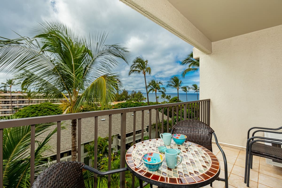 Condo in Kihei · ★4.71 · 1 bedroom · 2 beds · 1 shared bath - Photo 3