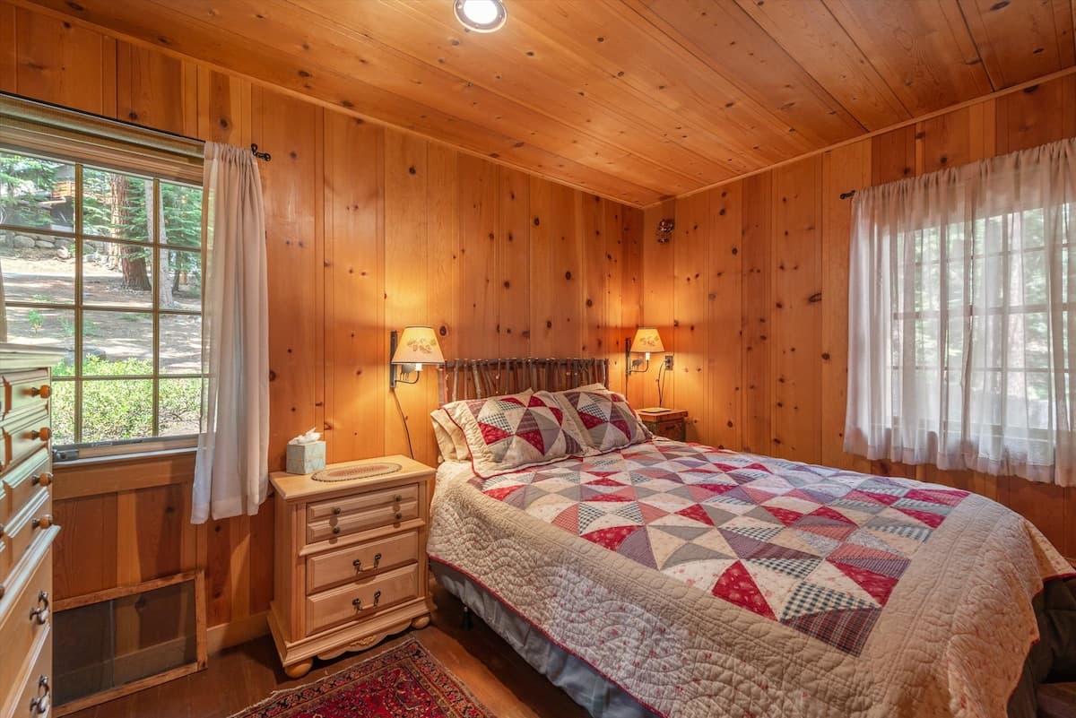 Classic Tahoe Log Cabin Near Lake + Hot Tub - Photo 4