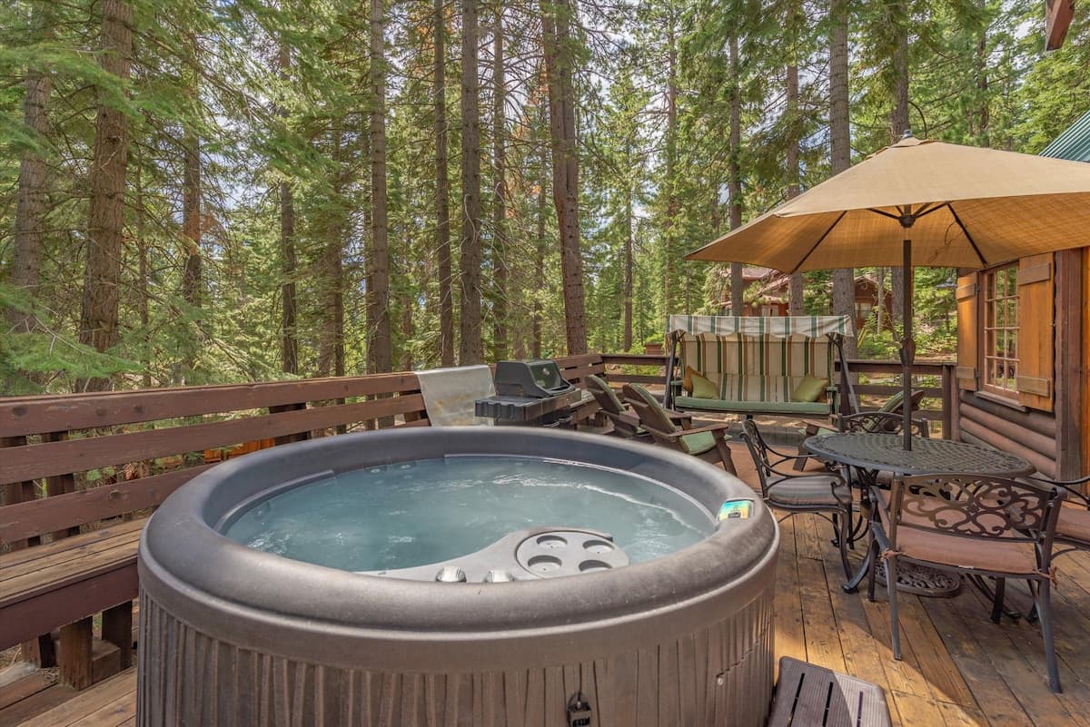 Classic Tahoe Log Cabin Near Lake + Hot Tub - Photo 5