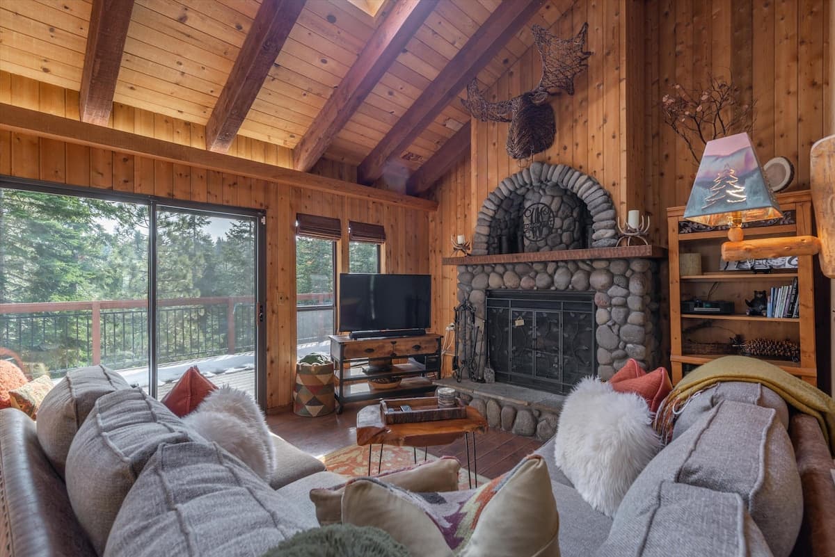 Tahoe Dog-Friendly Home with Hot Tub & Game Room - Photo 1