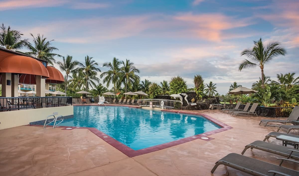 Resort in Kailua-Kona · ★4.88 · 2 bedrooms · 4 beds · 1 private bath - Photo 5