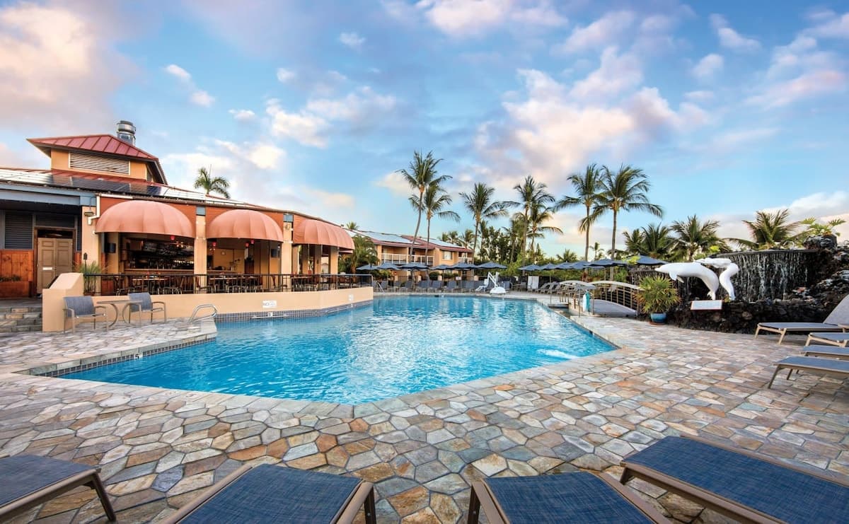 Resort in Kailua-Kona · ★4.88 · 2 bedrooms · 4 beds · 1 private bath - Photo 3