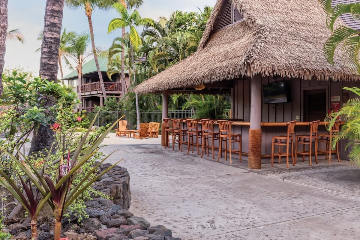 Condo in Kailua-Kona · ★4.38 · 2 bedrooms · 3 beds · 2 private baths - Photo 5