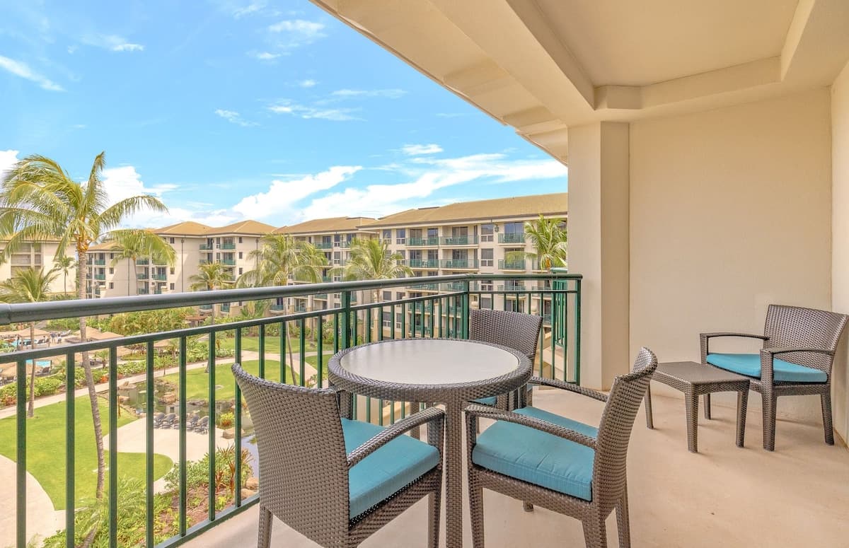 Condo in Lahaina · ★4.75 · 2 bedrooms · 4 beds · 2 shared baths - Photo 4
