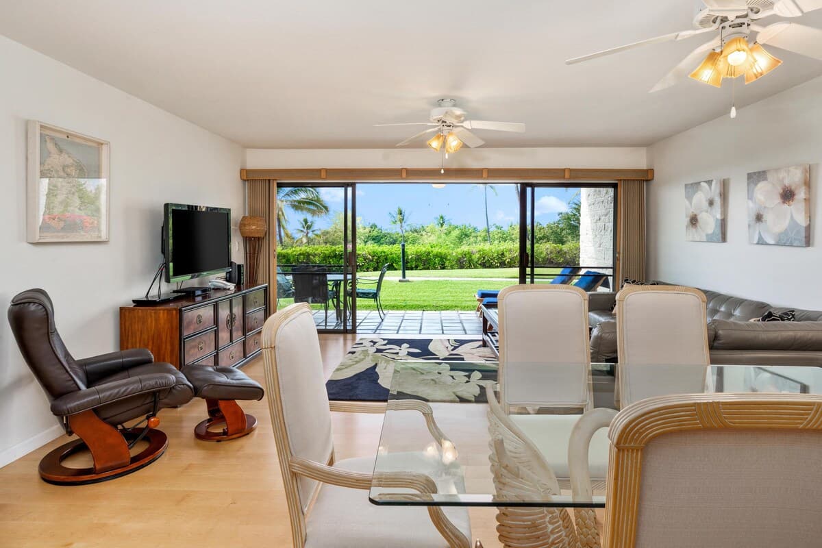 Condo in Kailua-Kona · ★4.47 · 2 bedrooms · 3 beds · 2.5 baths - Photo 1