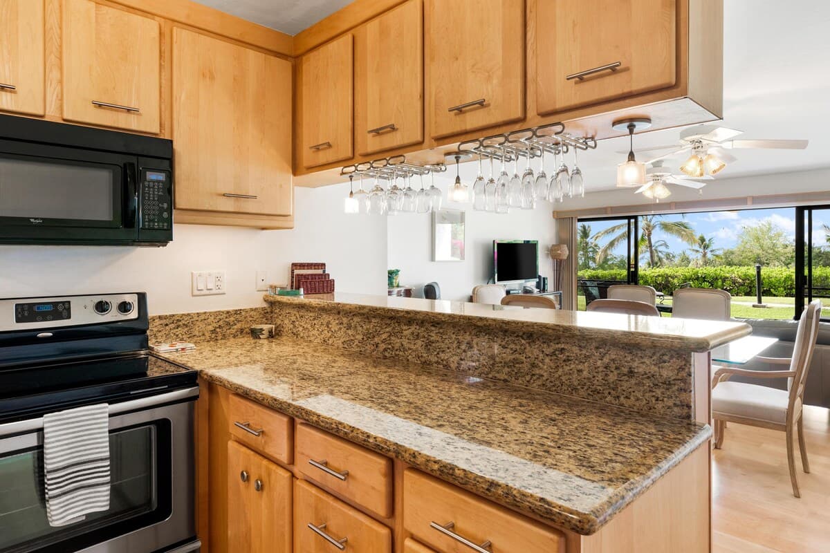 Condo in Kailua-Kona · ★4.47 · 2 bedrooms · 3 beds · 2.5 baths - Photo 3