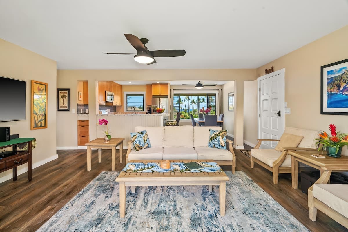 Condo in Princeville · ★4.94 · 2 bedrooms · 2 beds · 2 private baths - Photo 4