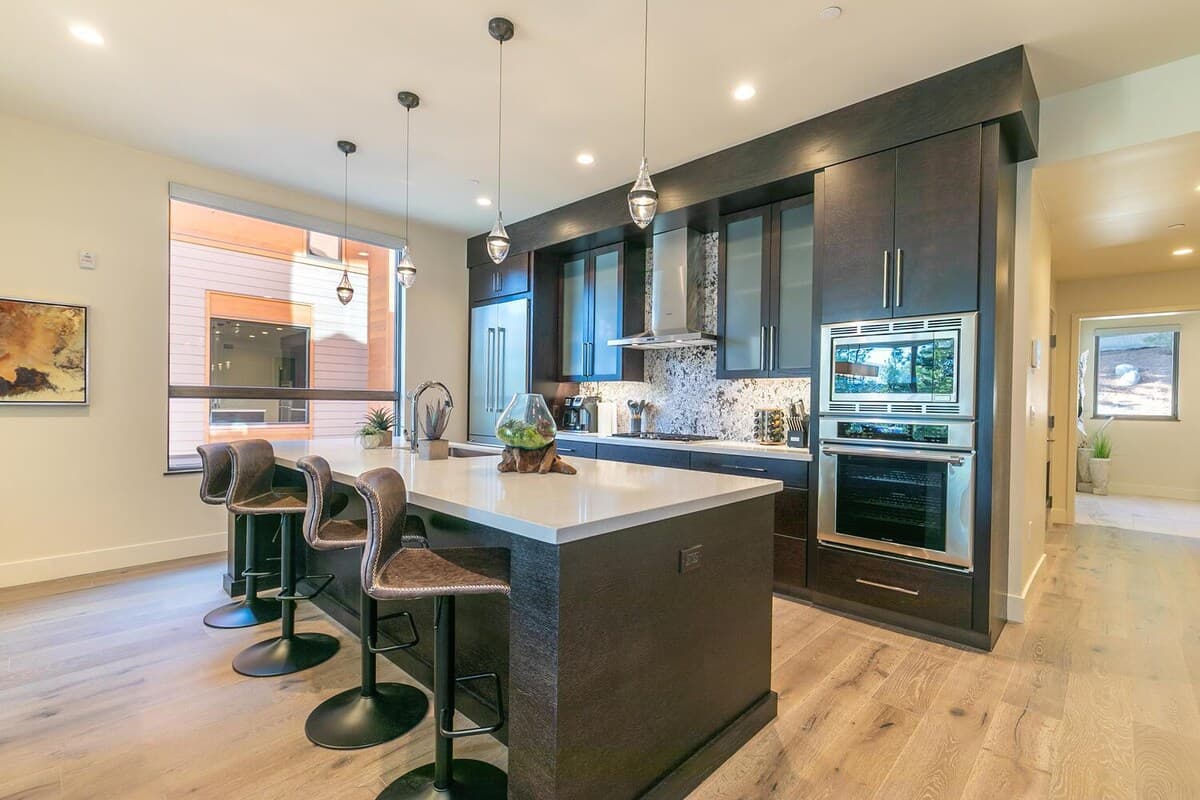 Condo in Crystal Bay · 3 bedrooms · 4 beds · 2.5 private baths - Photo 2