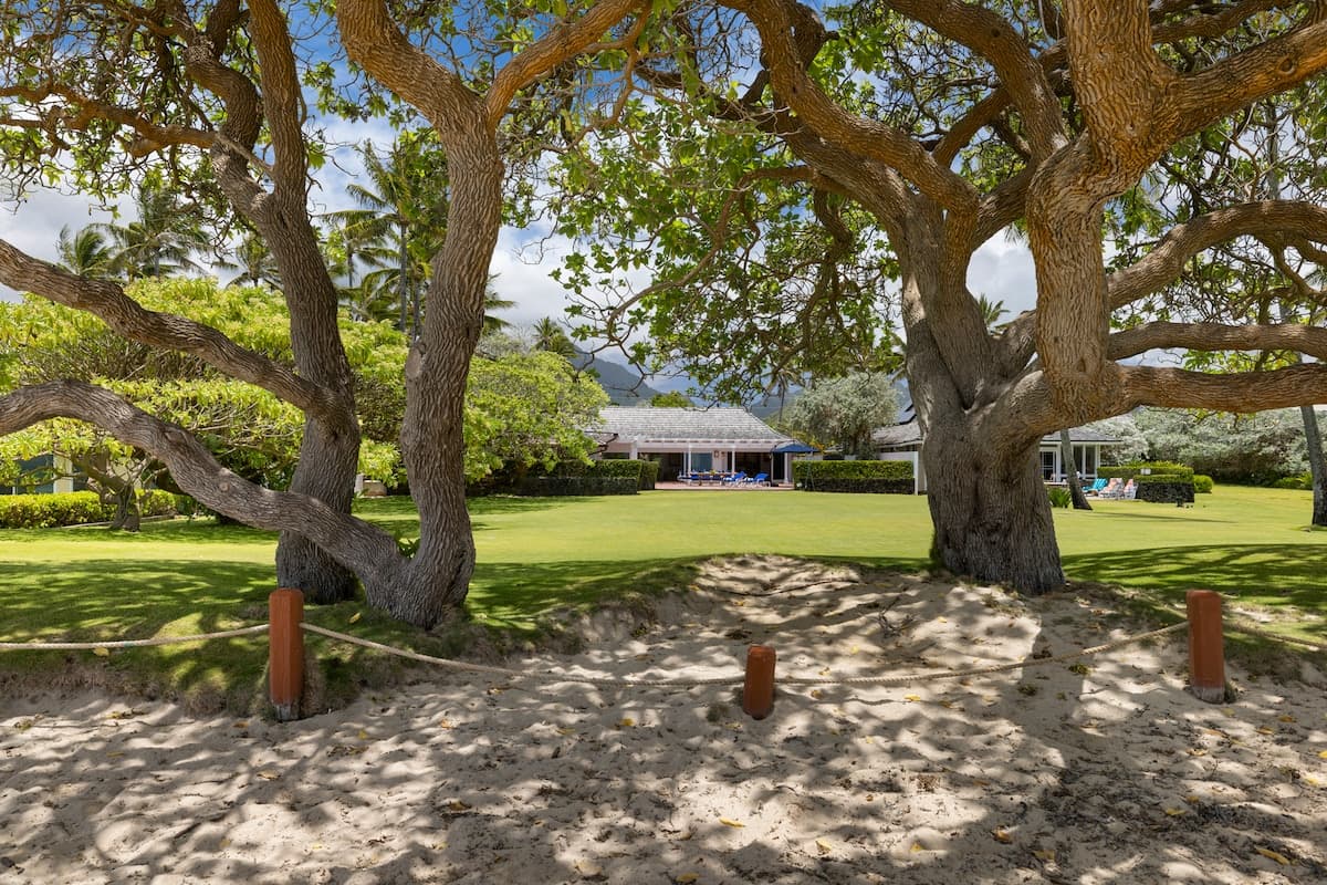 Home in Kailua · ★5.0 · 3 bedrooms · 6 beds · 3 private baths - Photo 5