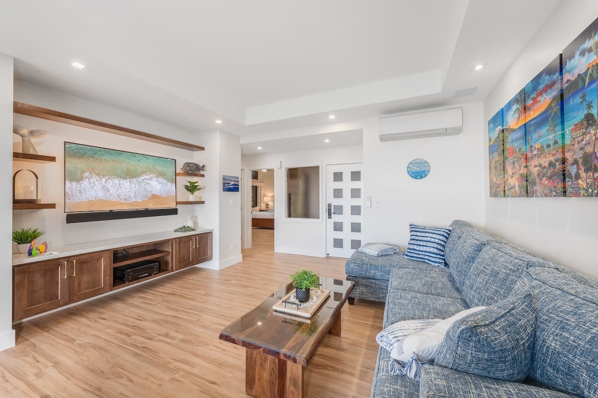 Condo in Lahaina · ★5.0 · 1 bedroom · 2 beds · 2 baths - Photo 4