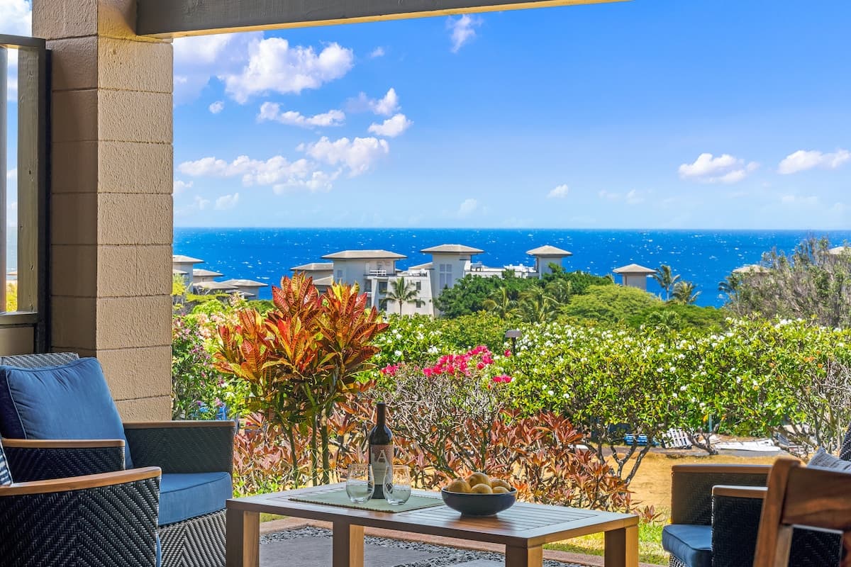 Condo in Lahaina · ★5.0 · 1 bedroom · 2 beds · 2 baths - Photo 1