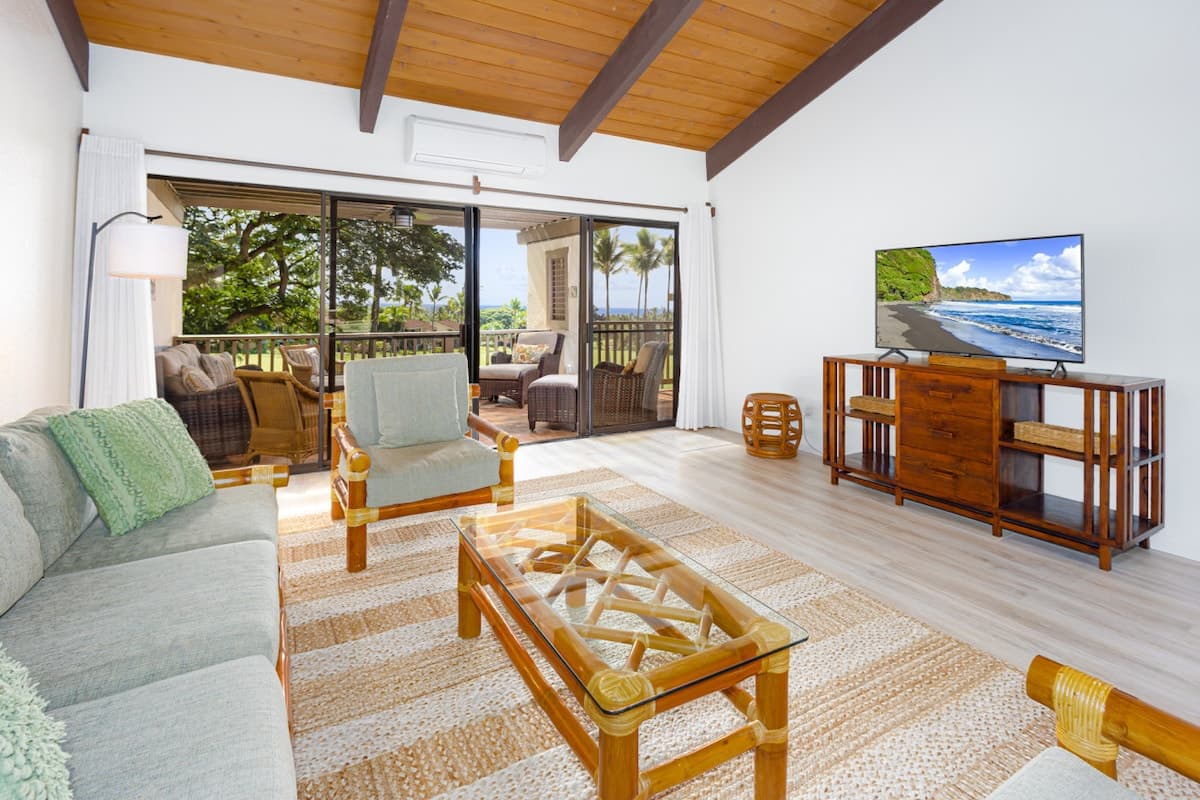Condo in Kailua-Kona · ★4.87 · 3 bedrooms · 4 beds · 3 private baths - Photo 3