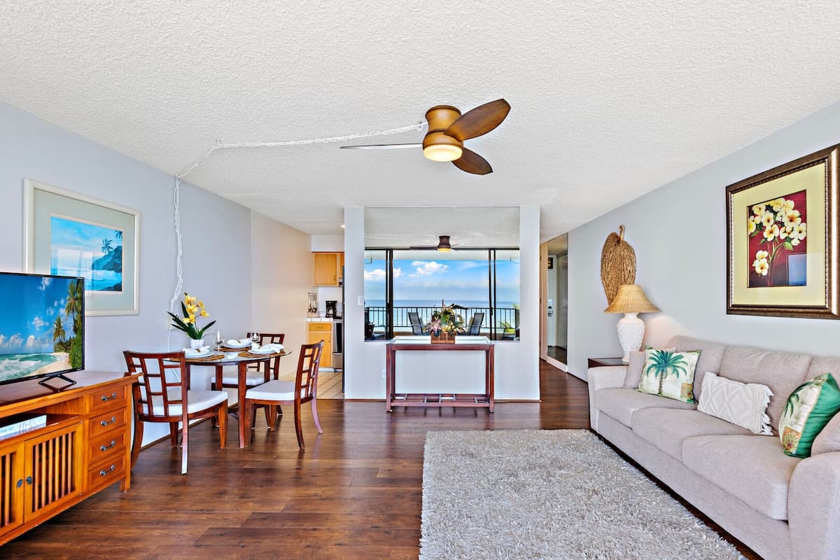 Condo in Lahaina · ★4.6 · 1 bedroom · 1 bed · 1 bath - Photo 3
