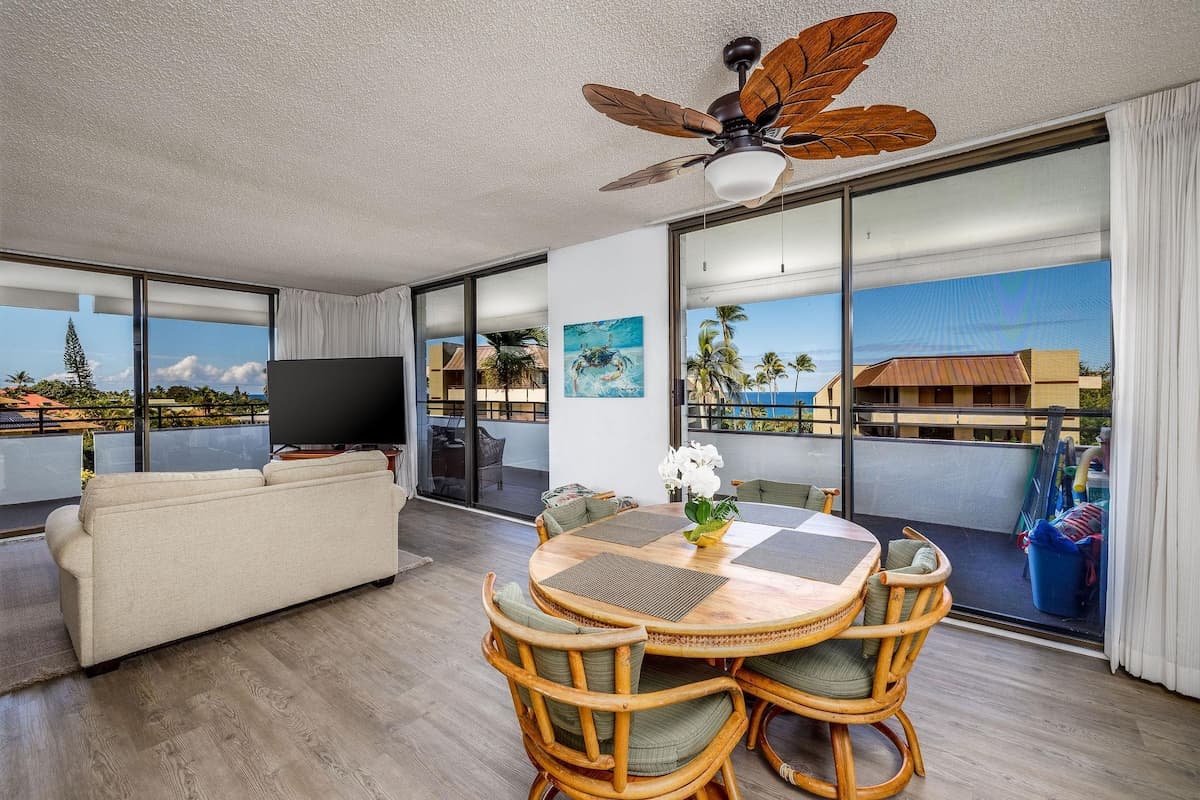 Condo in Kailua-Kona · ★4.74 · 2 bedrooms · 4 beds · 2 private baths - Photo 5