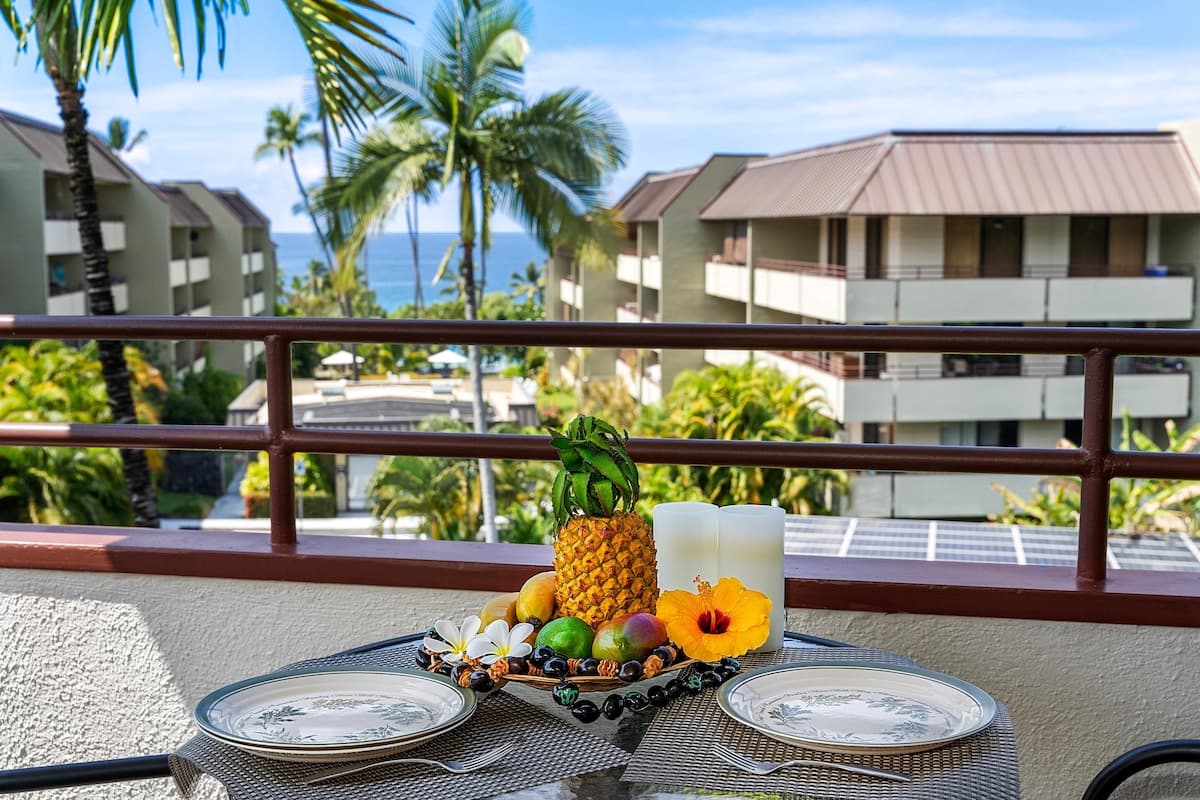 Condo in Kailua-Kona · ★4.74 · 2 bedrooms · 4 beds · 2 private baths - Photo 1