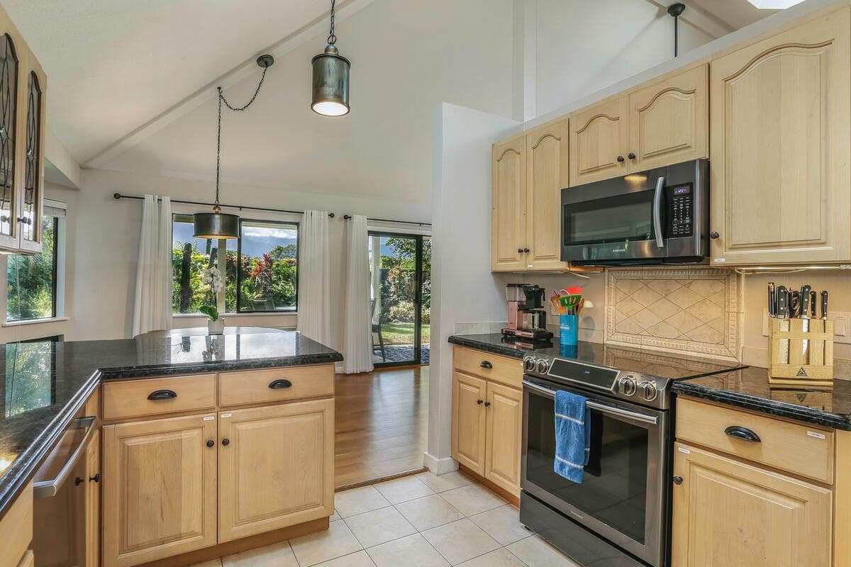Home in Princeville · ★4.96 · 3 bedrooms · 3 beds · 2 baths - Photo 4