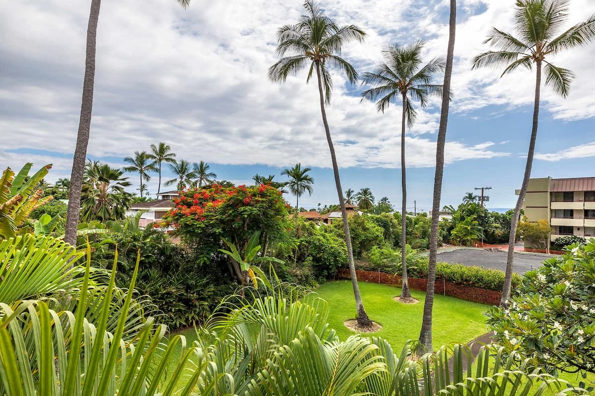 Condo in Kailua-Kona · ★4.88 · 2 bedrooms · 3 beds · 2 baths - Photo 1