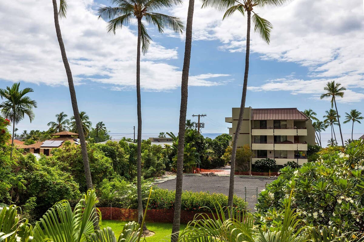 Condo in Kailua-Kona · ★4.88 · 2 bedrooms · 3 beds · 2 baths - Photo 2