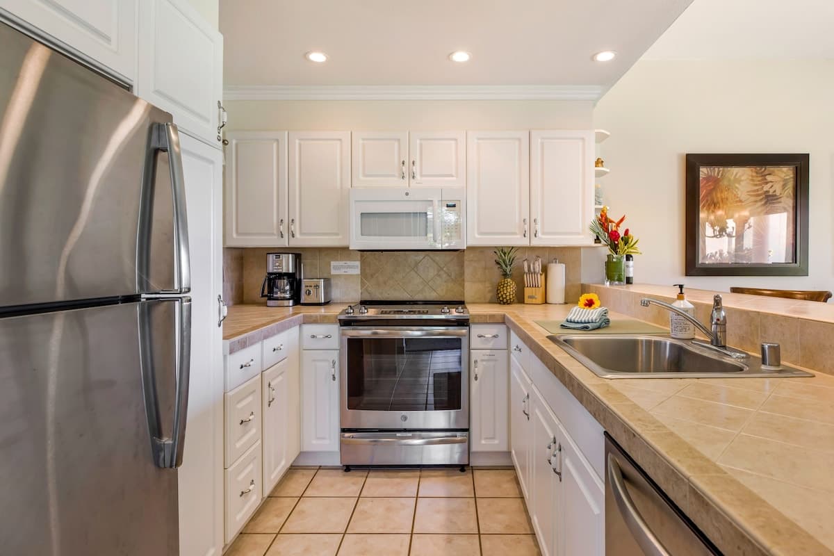 Condo in Koloa · ★4.96 · 1 bedroom · 2 beds · 1 bath - Photo 4