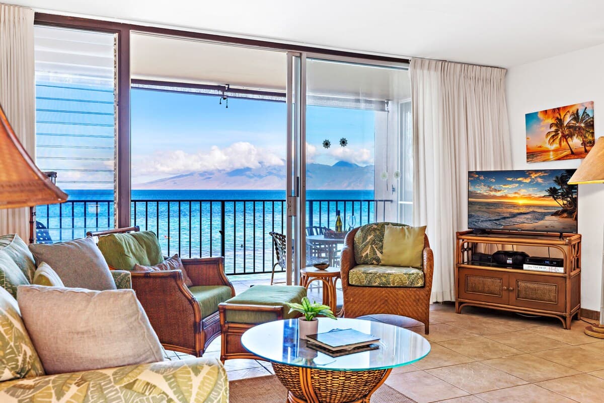 Condo in Lahaina · ★4.75 · 1 bedroom · 2 beds · 1 private bath - Photo 5