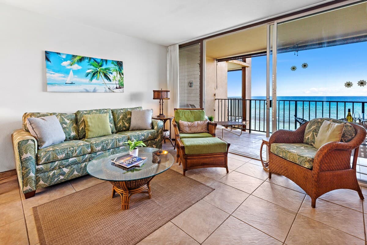 Condo in Lahaina · ★4.75 · 1 bedroom · 2 beds · 1 private bath - Photo 4