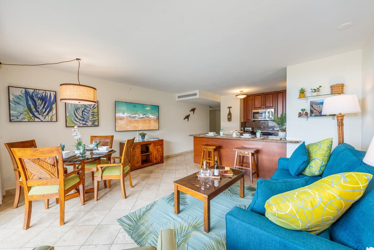 Condo in Lahaina · ★4.75 · 2 bedrooms · 4 beds · 2 baths - Photo 3