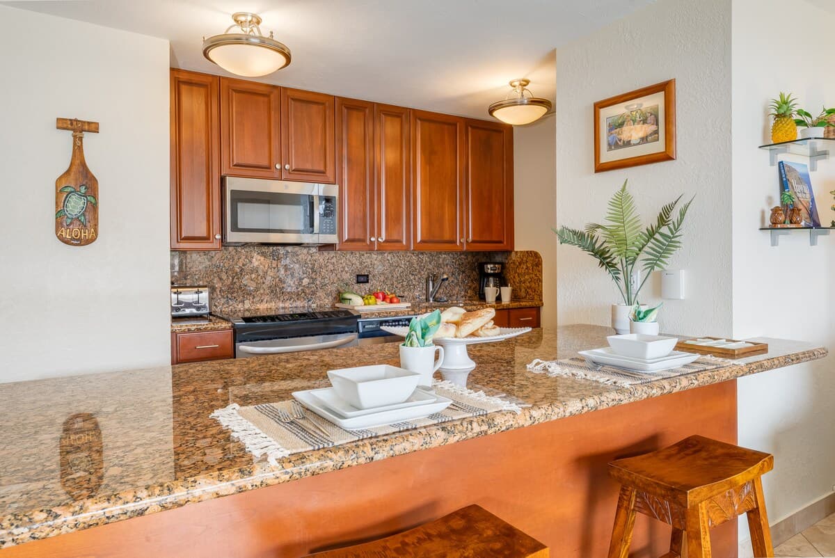 Condo in Lahaina · ★4.75 · 2 bedrooms · 4 beds · 2 baths - Photo 5