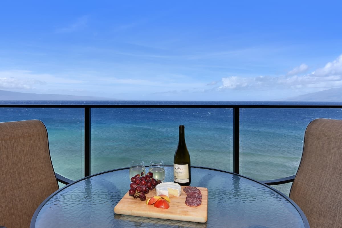 Condo in Lahaina · ★4.92 · 1 bedroom · 2 beds · 1 bath - Photo 1