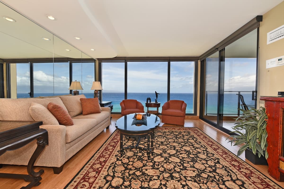 Condo in Lahaina · ★4.92 · 1 bedroom · 2 beds · 1 bath - Photo 5