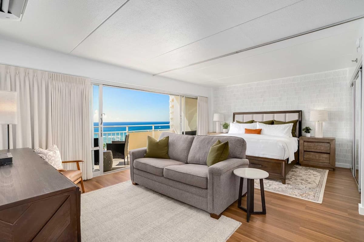 Condo in Honolulu · ★4.86 · 1 bedroom · 2 beds · 1 private bath - Photo 5