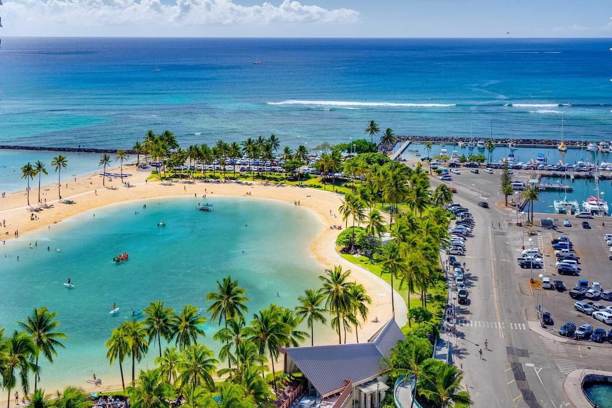 Condo in Honolulu · ★4.86 · 1 bedroom · 2 beds · 1 private bath - Photo 1
