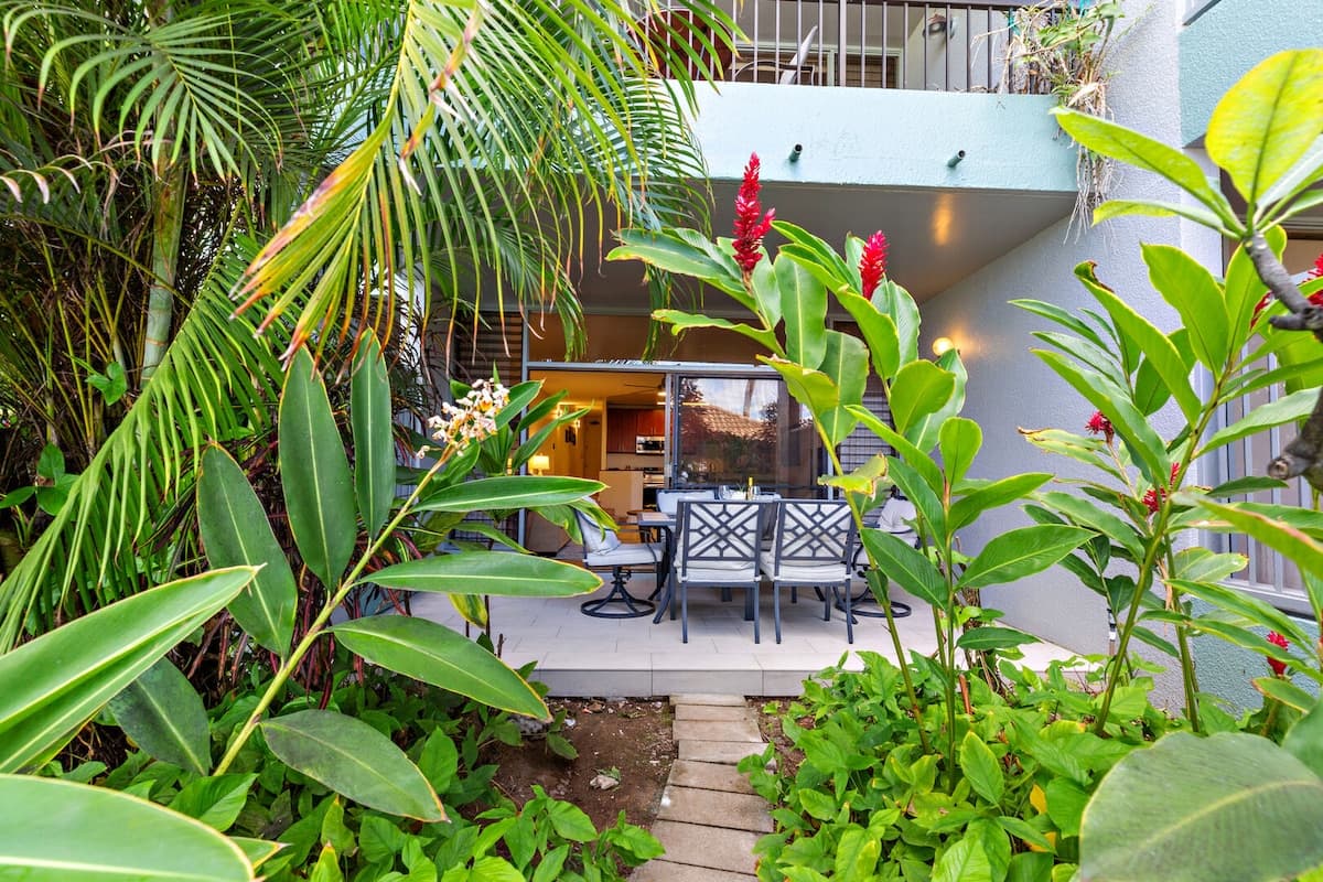 Condo in Lahaina · ★4.82 · 1 bedroom · 2 beds · 1 private bath - Photo 3