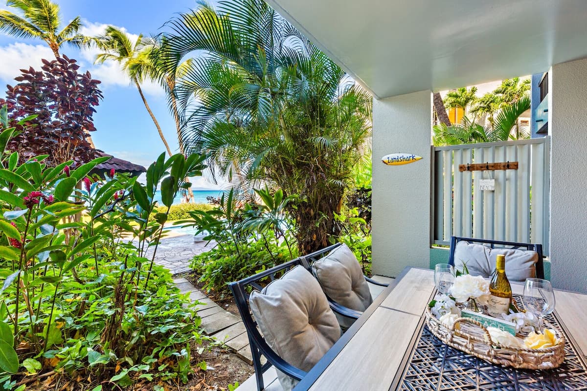 Condo in Lahaina · ★4.82 · 1 bedroom · 2 beds · 1 private bath - Photo 1