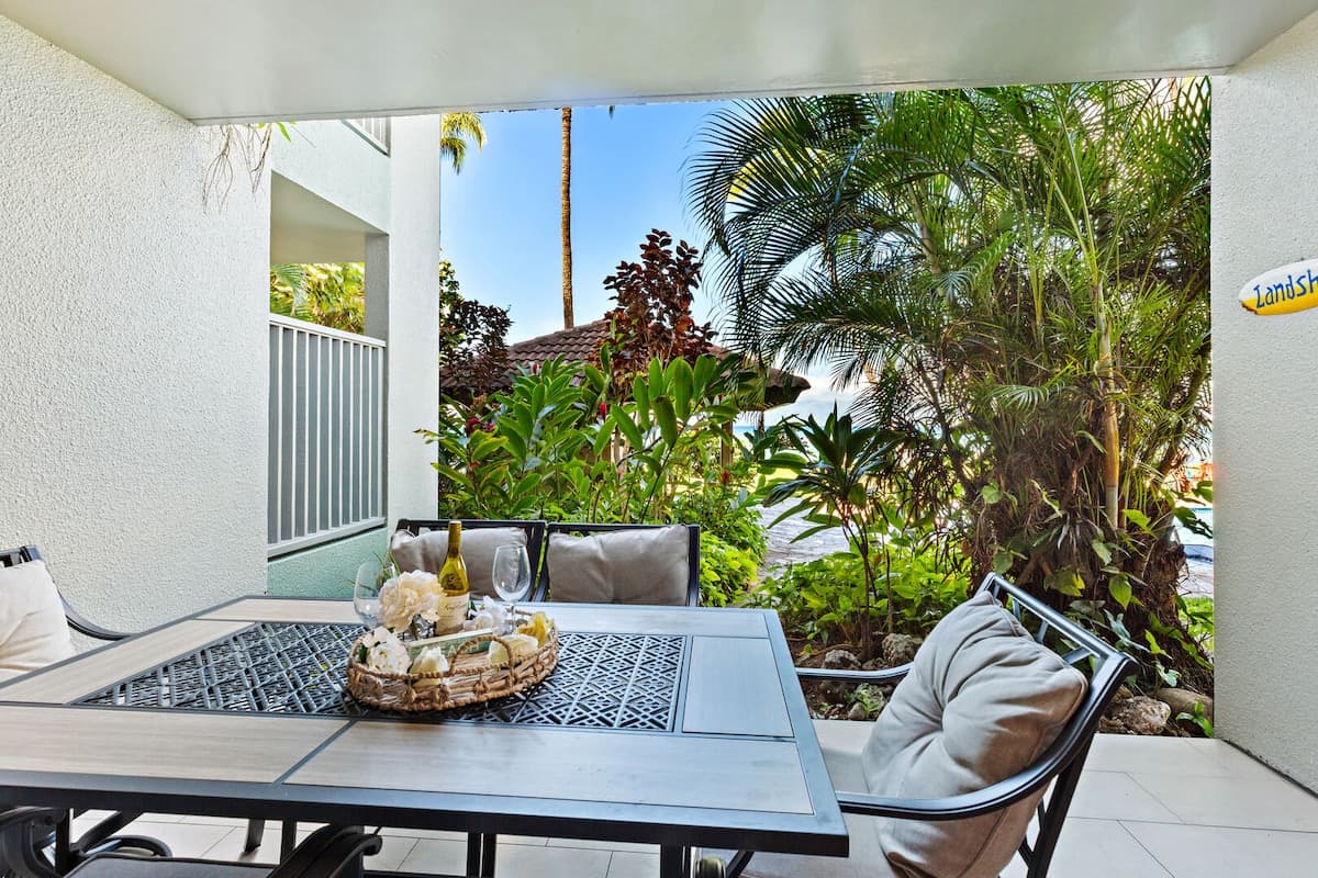 Condo in Lahaina · ★4.82 · 1 bedroom · 2 beds · 1 private bath - Photo 2