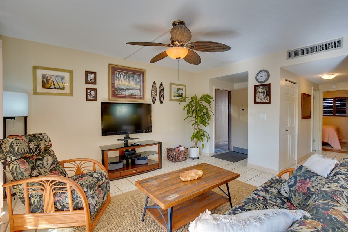 Condo in Kailua-Kona · ★4.63 · 2 bedrooms · 3 beds · 2 shared baths - Photo 4