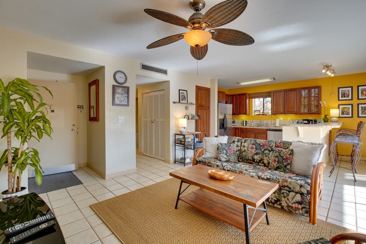 Condo in Kailua-Kona · ★4.63 · 2 bedrooms · 3 beds · 2 shared baths - Photo 3