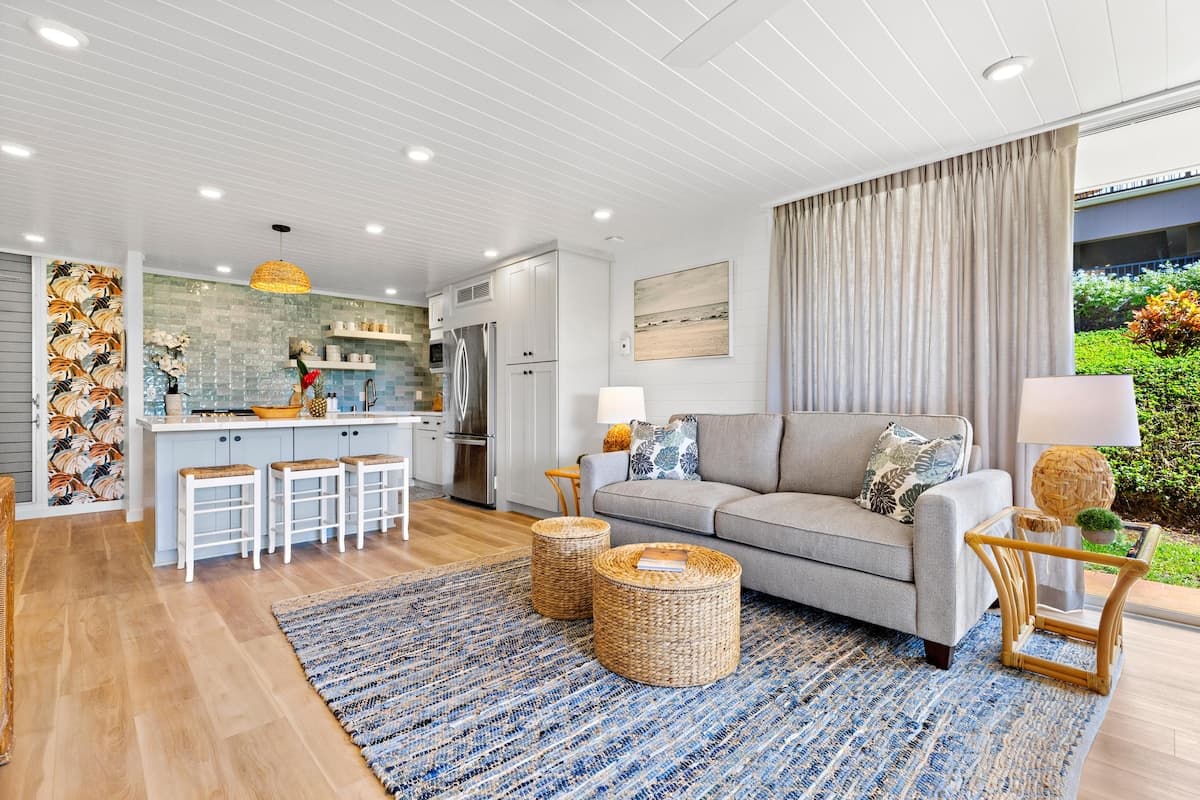 Condo in Lahaina · ★4.95 · 1 bedroom · 2 beds · 1 bath - Photo 3