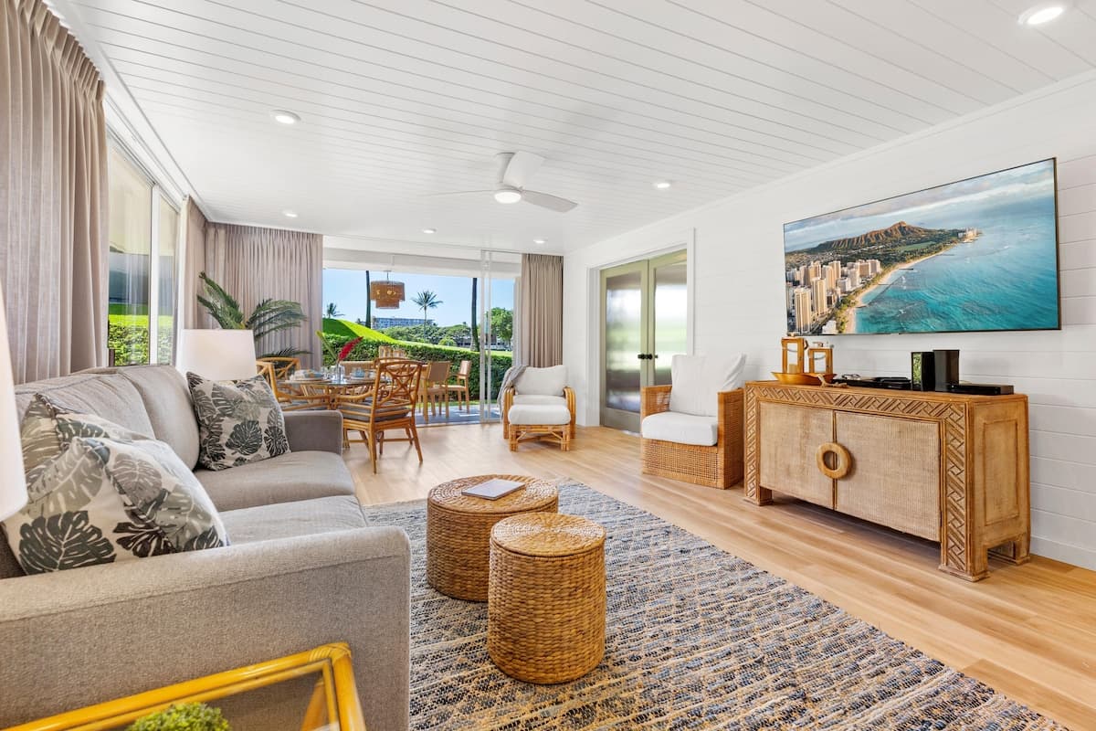 Condo in Lahaina · ★4.95 · 1 bedroom · 2 beds · 1 bath - Photo 1