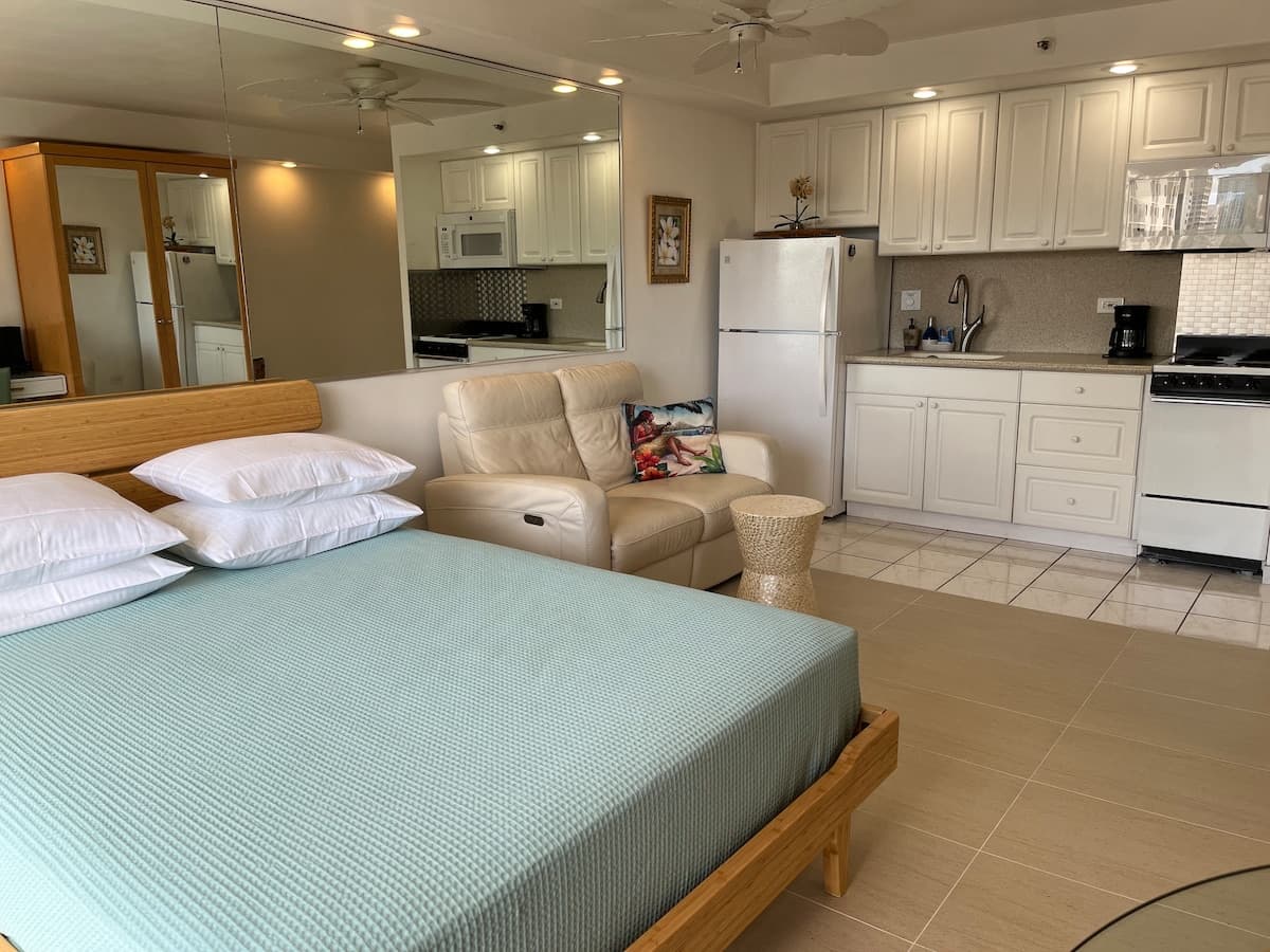 Charming Waikiki Studio with Parking - Photo 2