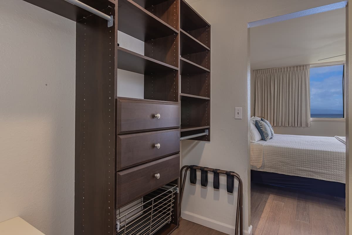 Condo in Lahaina · ★4.86 · 1 bedroom · 2 beds · 1 shared bath - Photo 5
