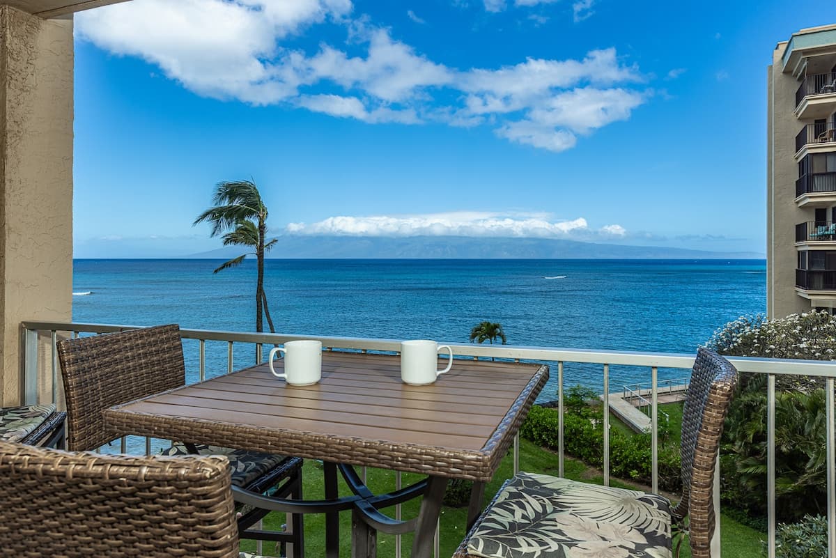 Condo in Lahaina · ★4.86 · 1 bedroom · 2 beds · 1 shared bath - Photo 3