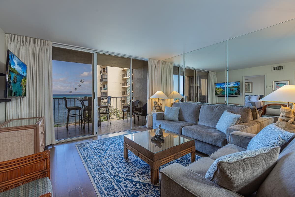 Condo in Lahaina · ★4.86 · 1 bedroom · 2 beds · 1 shared bath - Photo 2