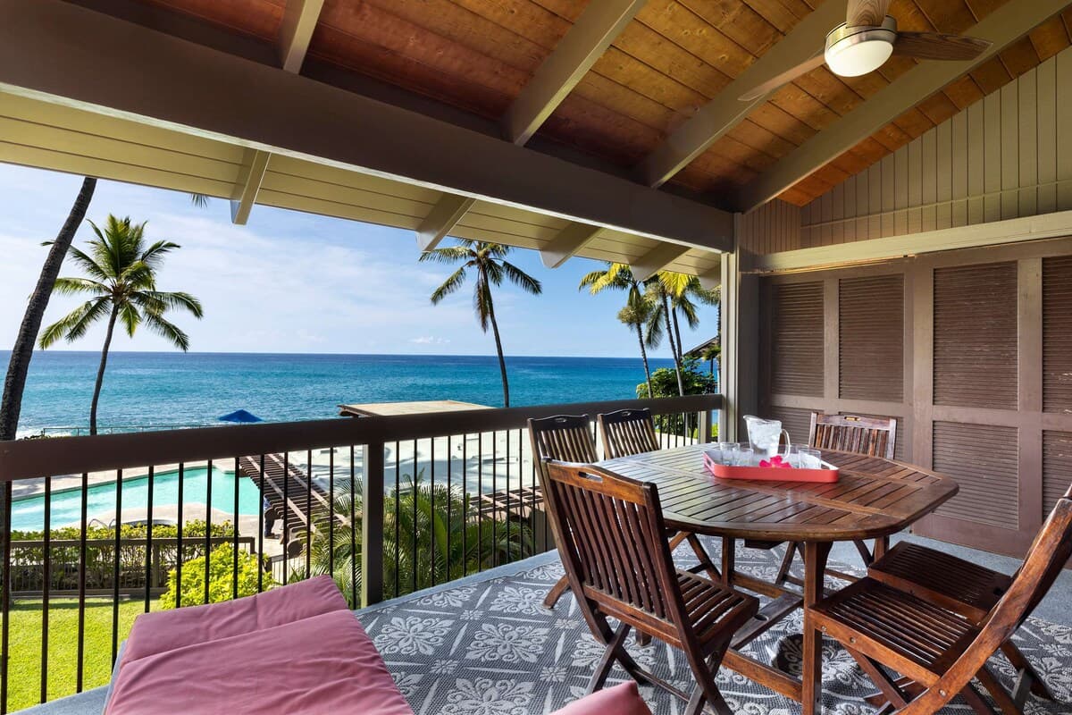 Condo in Kailua-Kona · ★4.84 · 2 bedrooms · 5 beds · 2 private baths - Photo 3