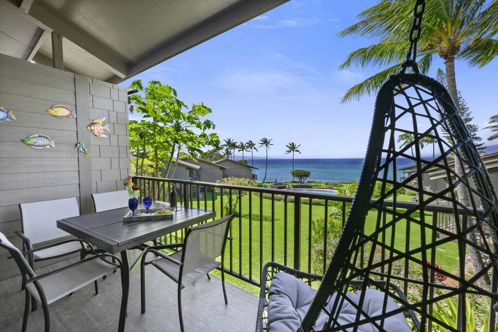 Condo in Lahaina · ★4.85 · 2 bedrooms · 5 beds · 2 baths - Photo 5