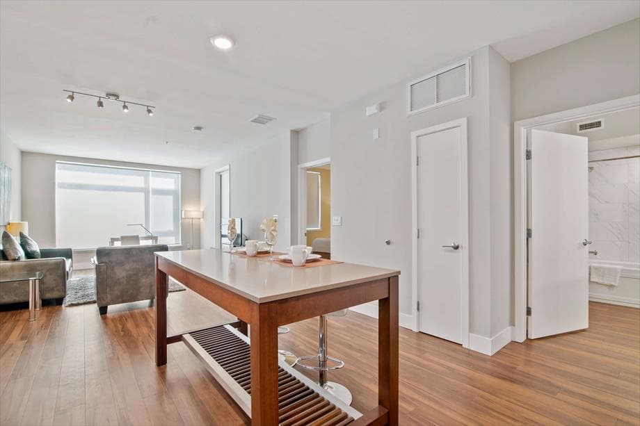 Sleek 1BR | Workspace | Gym | Near FB & Ggl - Photo 3