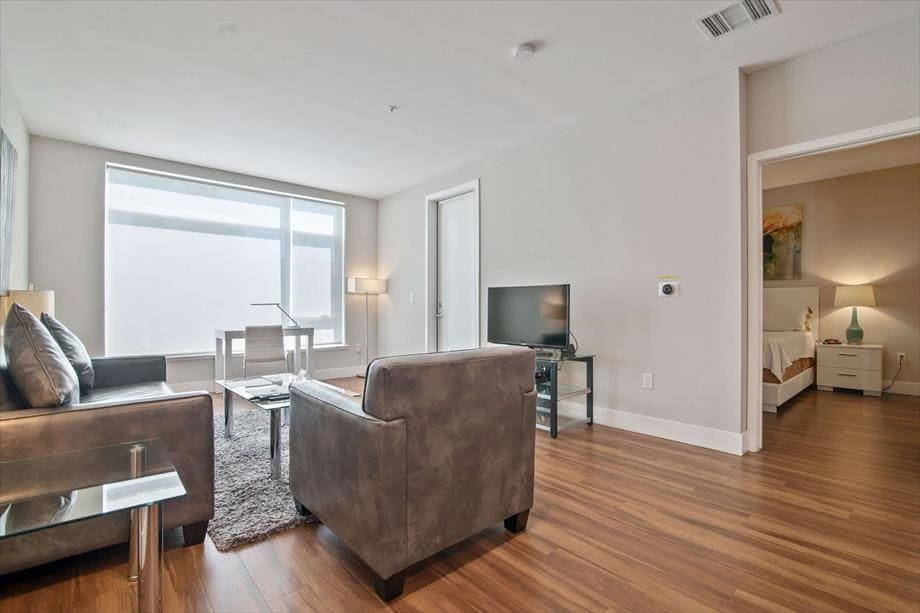 Sleek 1BR | Workspace | Gym | Near FB & Ggl - Photo 2