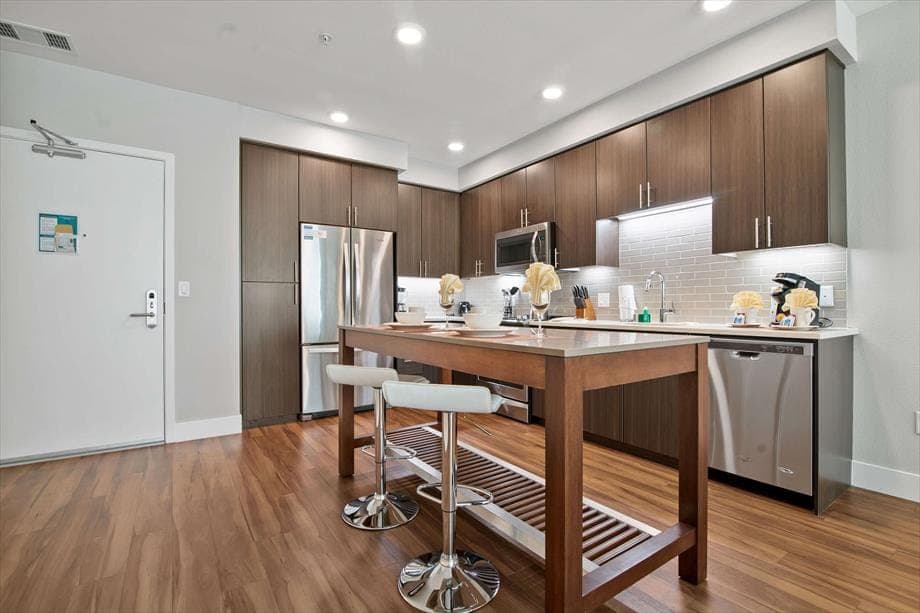 Sleek 1BR | Workspace | Gym | Near FB & Ggl - Photo 4