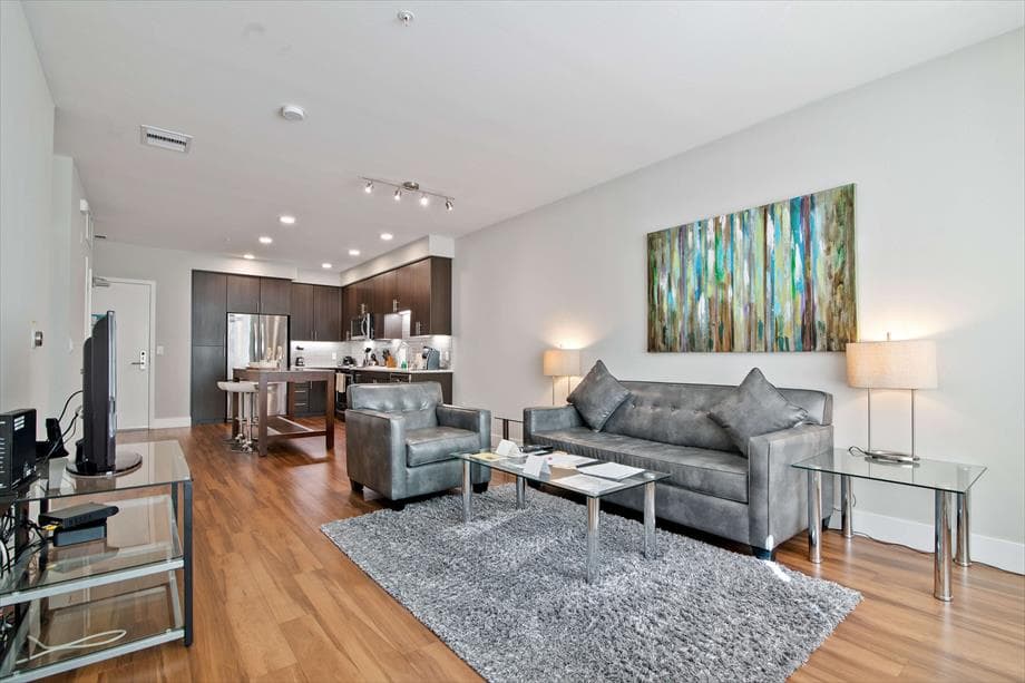 Sleek 1BR | Workspace | Gym | Near FB & Ggl - Photo 1