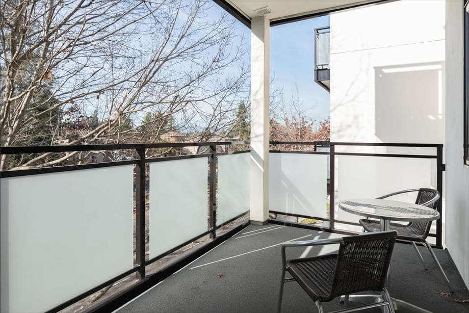 Beautiful 2BR Downtown MV | Kitchen & Laundry | Pool - Photo 3